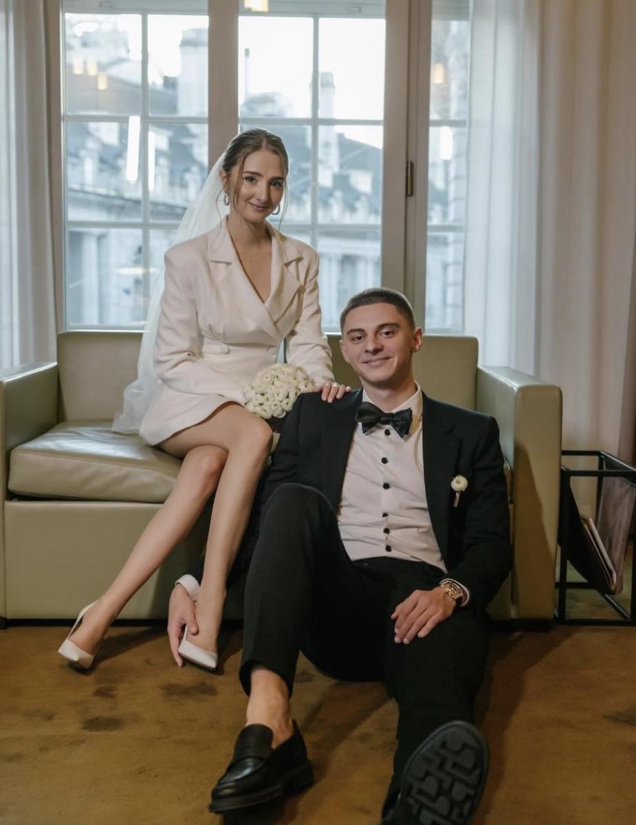 Вікторія Миколенко нещодавно вийшла заміж за свого чоловіка Вікторія Миколенко нещодавно вийшла заміж за свого чоловіка