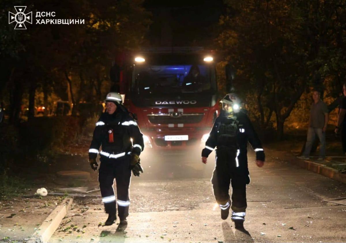 Удар РФ по житловій багатоповерхівці у Харкові Удар РФ по житловій багатоповерхівці у Харкові