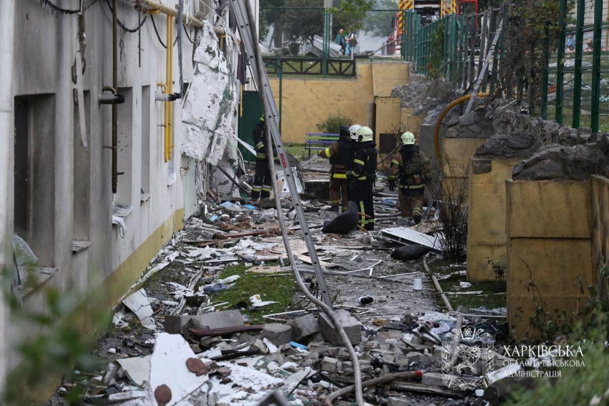 Наслідки ворожого удару по Індустріальному району Харкова вранці 18 серпня 2025 Наслідки ворожого удару по Індустріальному району Харкова вранці 18 серпня 2025