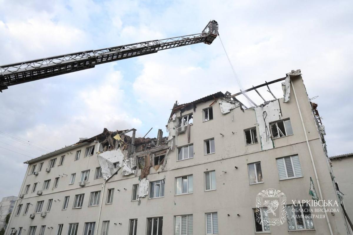 Наслідки ворожого удару по Індустріальному району Харкова вранці 18 серпня 2025 Наслідки ворожого удару по Індустріальному району Харкова вранці 18 серпня 2025