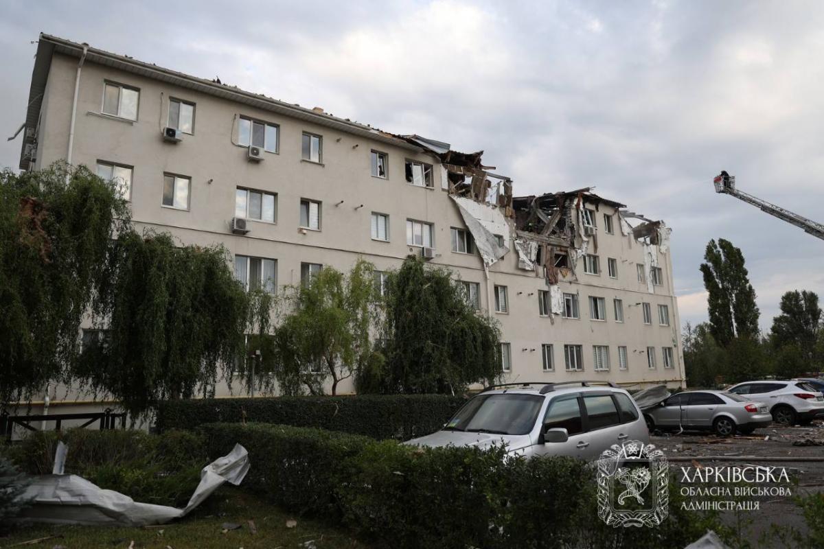 Наслідки ворожого удару по Індустріальному району Харкова вранці 18 серпня 2025 Наслідки ворожого удару по Індустріальному району Харкова вранці 18 серпня 2025