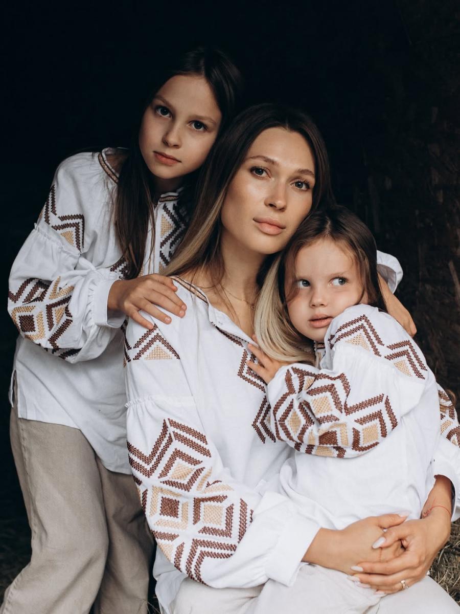 Олена Світлицька з дітьми