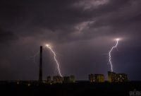 Град, грози та шквали: в Україну вривається штормова погода