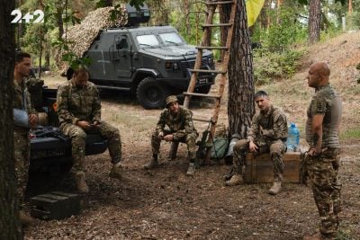 Коли жага до життя сильніші за смерть: телеканал 2+2 знімає воєнну драму Коли жага до життя сильніші за смерть: телеканал 2+2 знімає воєнну драму