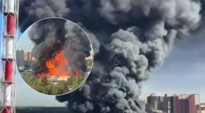 Клуби диму та запах гару: в Московській області масштабно палає хімзавод Клуби диму та запах гару: в Московській області масштабно палає хімзавод