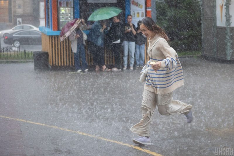 Регионы будут "плавать": на Украину надвигается мощная штормовая погода