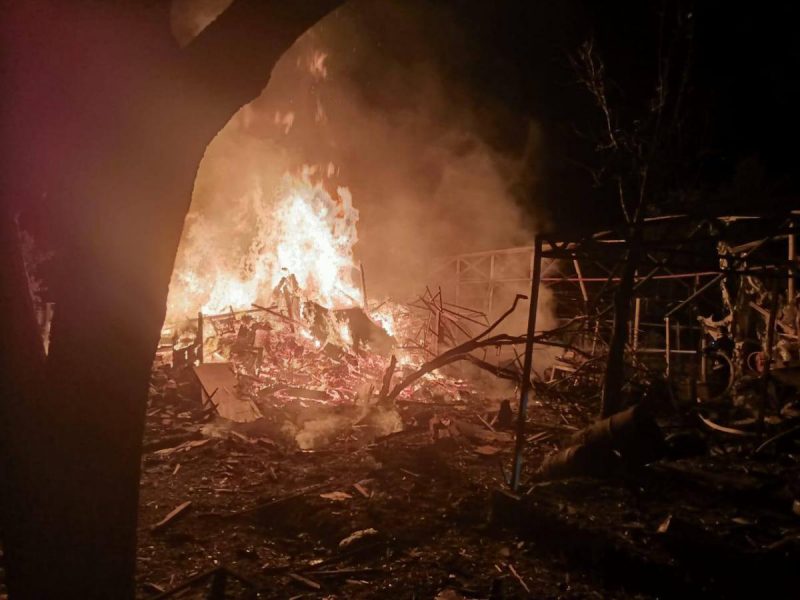 Армия РФ атаковала дронами Киевщину: возникли пожары, пострадали женщины