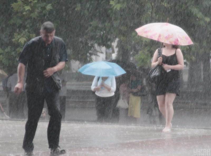 Грозовые дожди накроют несколько областей: где ждать сильных осадков