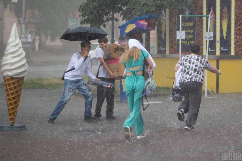 Якою буде погода 1 вересня: синоптикиня здивувала прогнозом і попередила про дощі