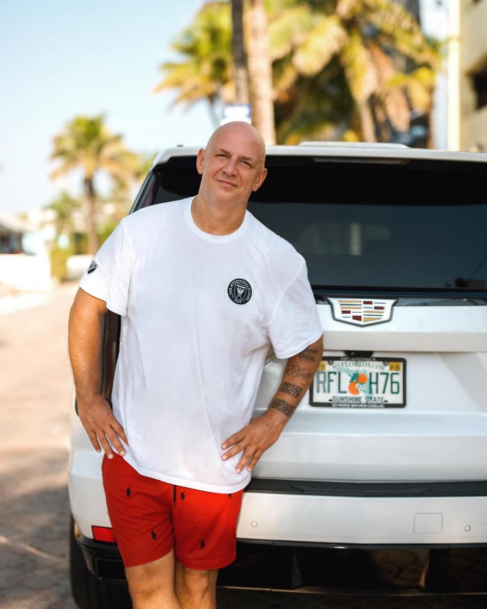 Потап живе за кордоном