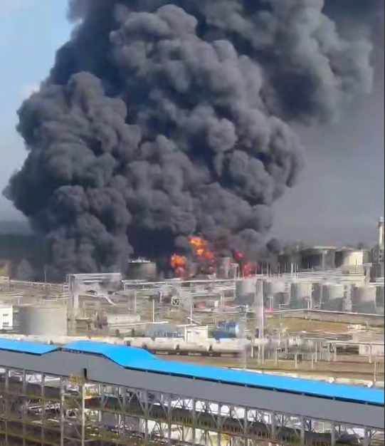 За словами Загороднього, Україна насамперед вибиває нафтобази в південних регіонах РФ, що створює перебої в постачанні палива російській армії За словами Загороднього, Україна насамперед вибиває нафтобази в південних регіонах РФ, що створює перебої в постачанні палива російській армії