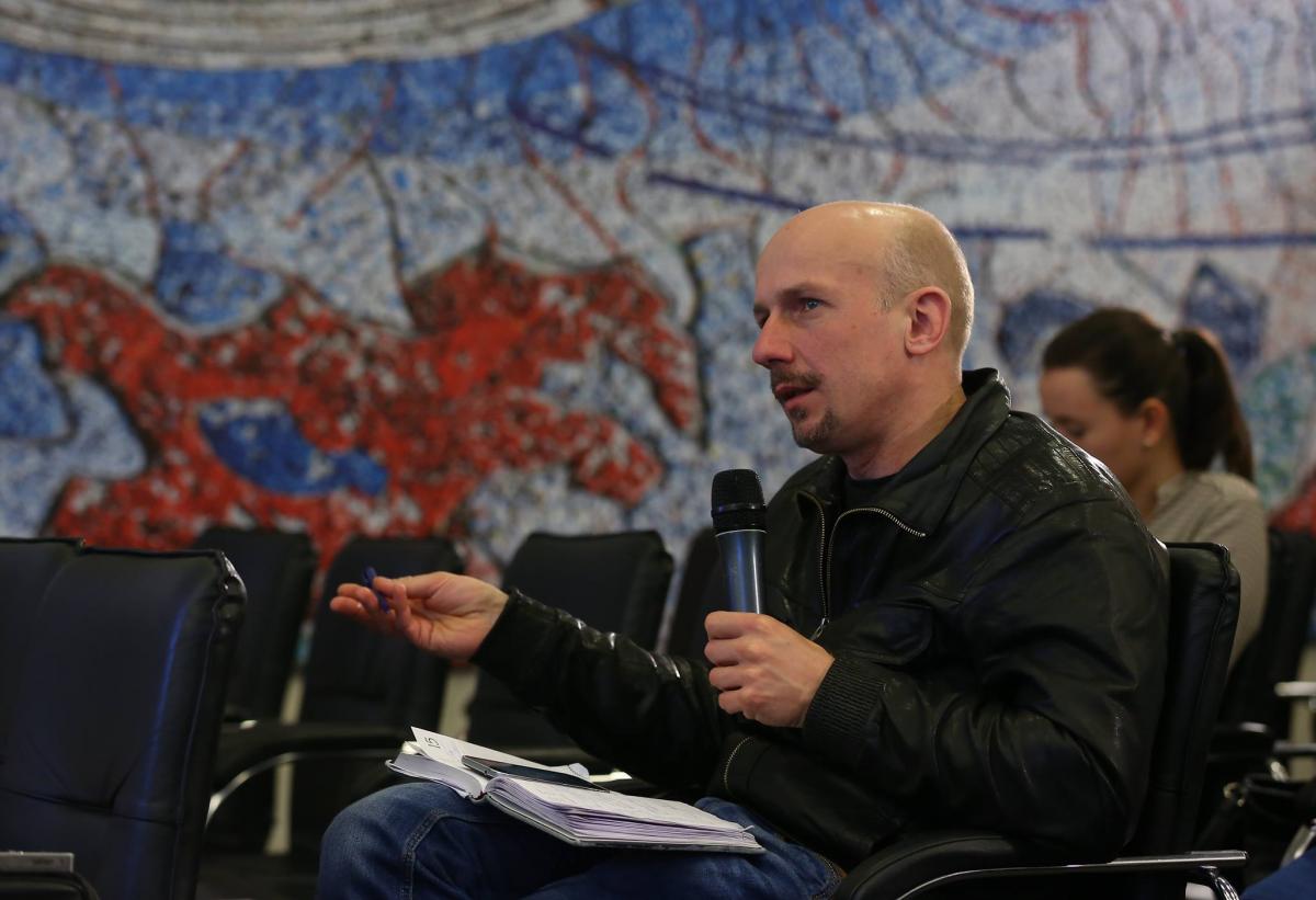 Росіяни брали в полон усіх підряд, навіть українців, геть далеких від політики, зазначив Хилюк Росіяни брали в полон усіх підряд, навіть українців, геть далеких від політики, зазначив Хилюк