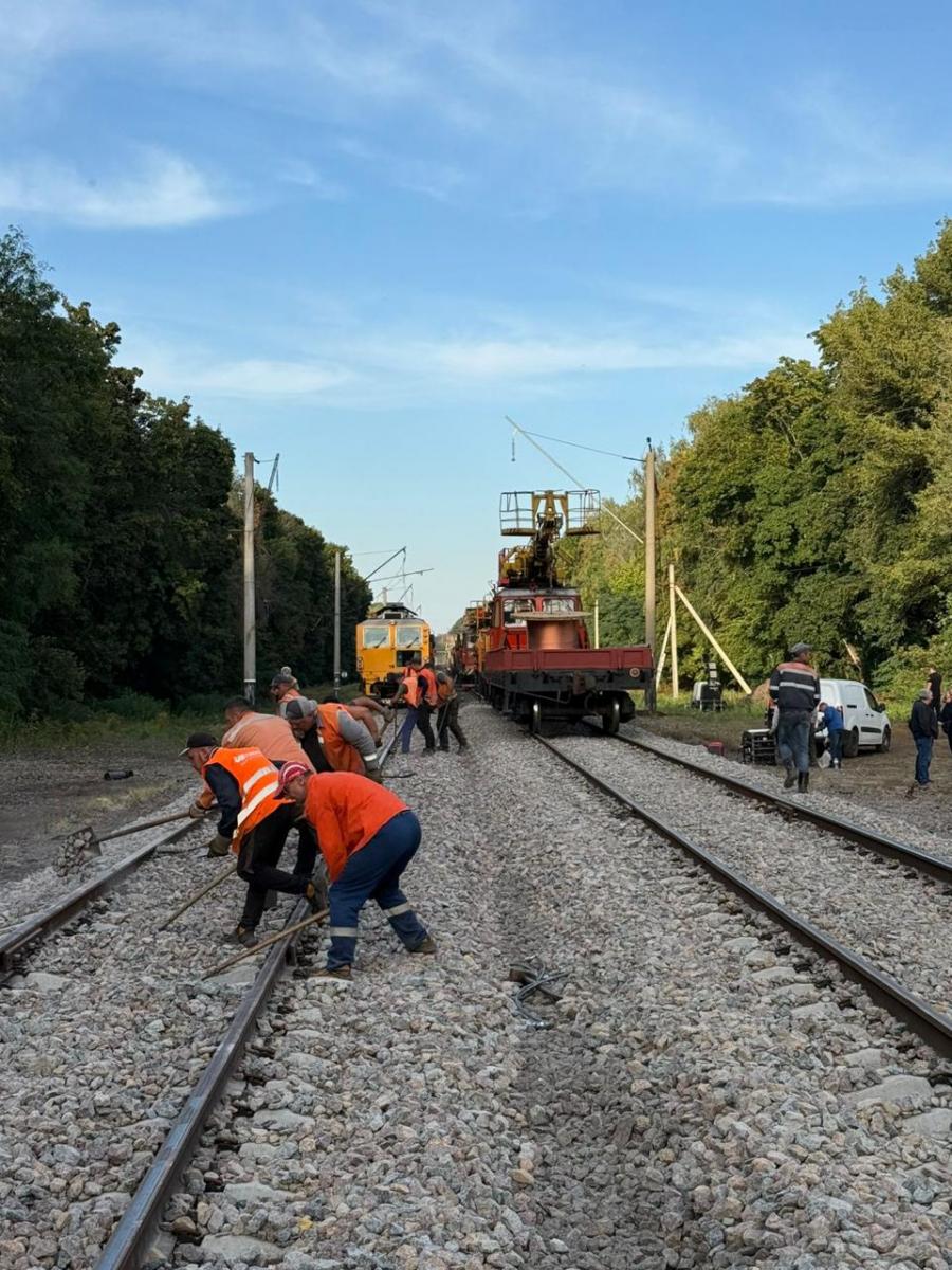 Залізниця на Київщині після відновлення Залізниця на Київщині після відновлення
