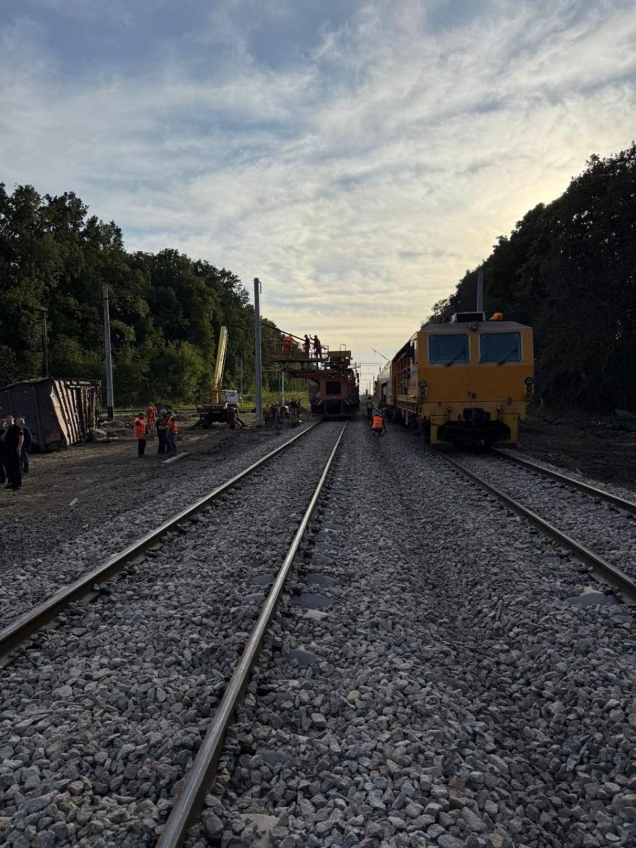 Залізниця на Київщині після відновлення Залізниця на Київщині після відновлення