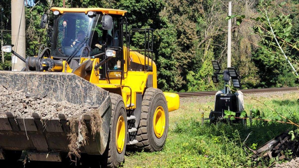Процес відновлення залізниці на Київщині  Процес відновлення залізниці на Київщині