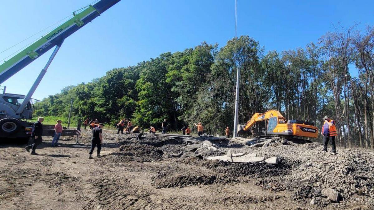 Процес відновлення залізниці на Київщині  Процес відновлення залізниці на Київщині