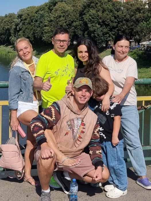 Лесик Турко з близькими Лесик Турко з близькими