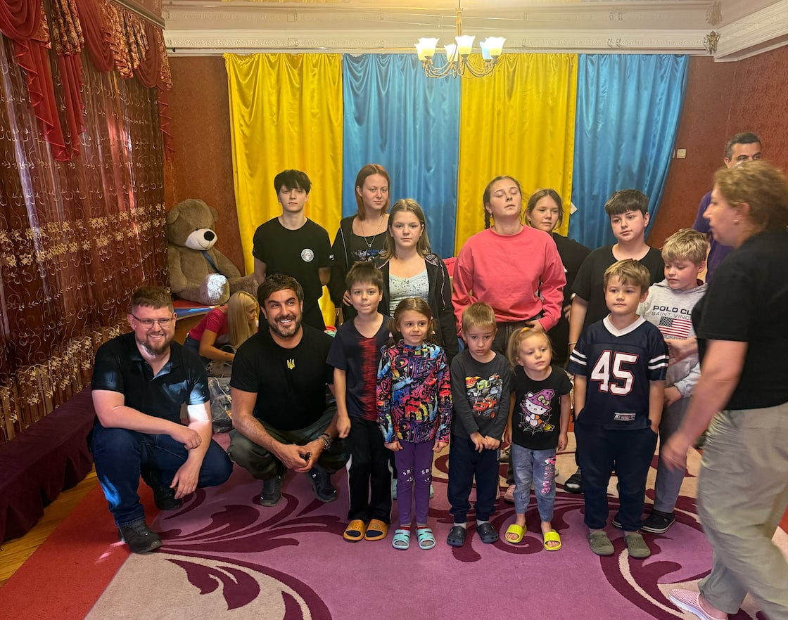 Пітер Тодд в Україні: візит до дитячих будинків Харкова Пітер Тодд в Україні: візит до дитячих будинків Харкова