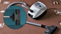 Будет работать дольше и эффективнее: какую деталь в пылесосе нужно всегда чистить