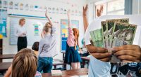 Вчителям у 2026 році підвищать зарплати: скільки вони будуть отримувати