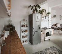 Як стильно і корисно використати місце над холодильником: топ-7 ідей дизайнерів