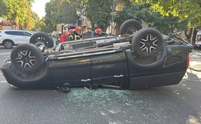 Охорона Порошенка влаштувала серйозне ДТП з перекиданням в Одесі (фото) Охорона Порошенка влаштувала серйозне ДТП з перекиданням в Одесі (фото)