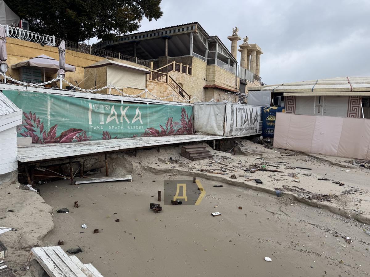 Одеса приходить до тями після удару стихії Одеса приходить до тями після удару стихії