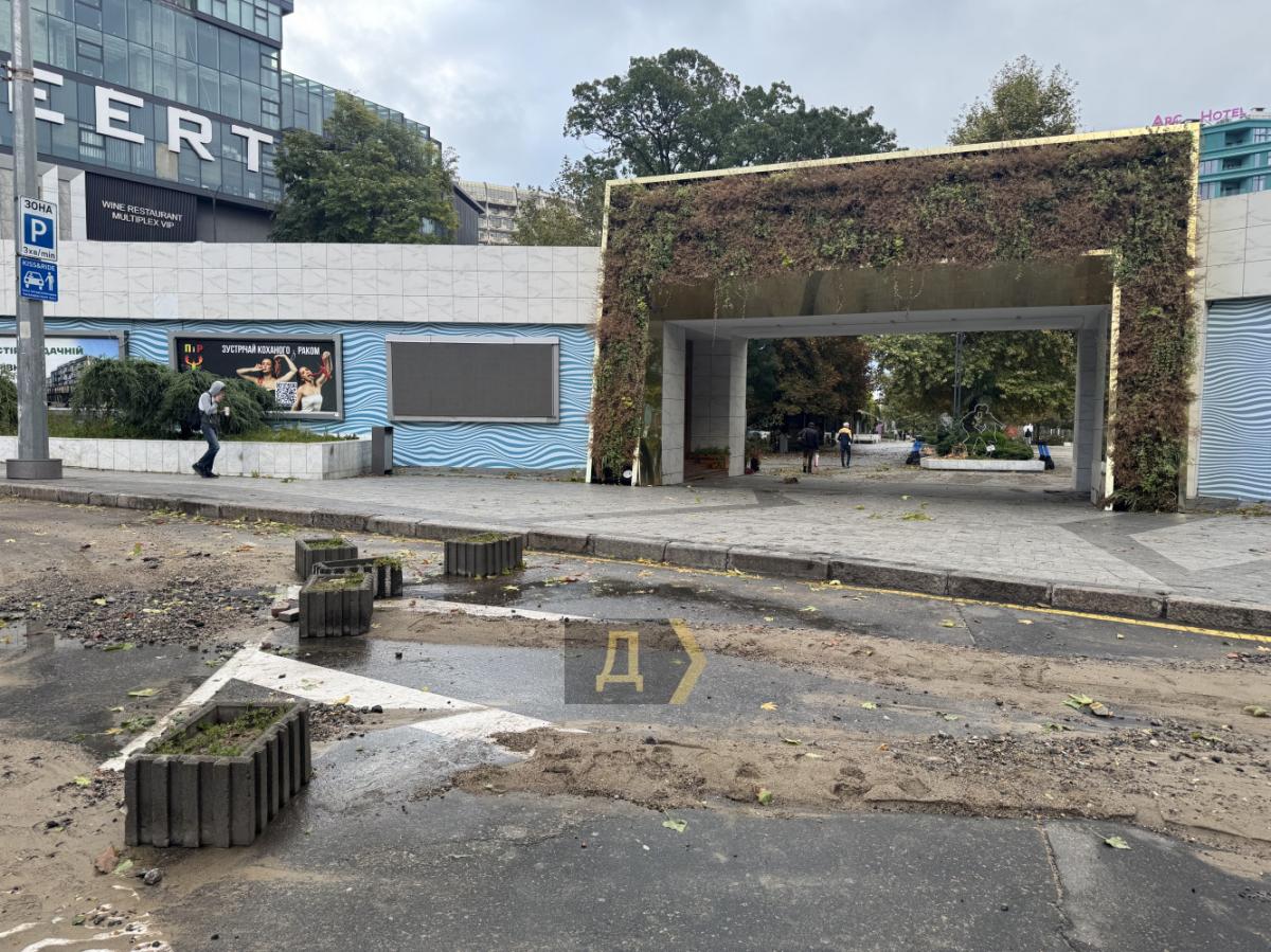 Одеса приходить до тями після удару стихії Одеса приходить до тями після удару стихії