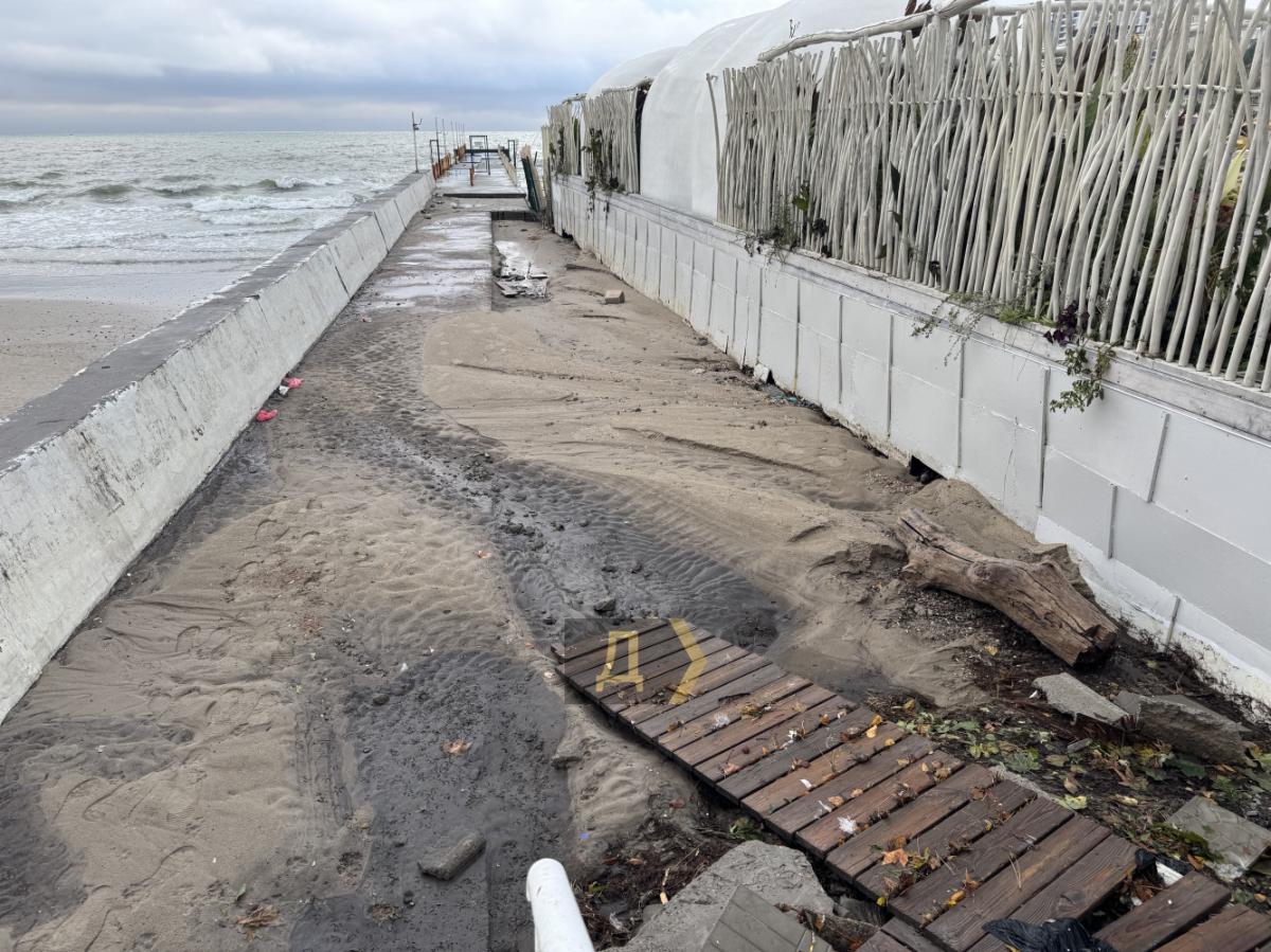 Одеса приходить до тями після удару стихії Одеса приходить до тями після удару стихії