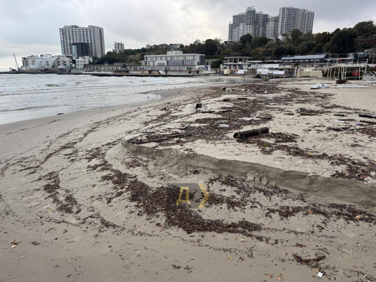 Одеса приходить до тями після удару стихії Одеса приходить до тями після удару стихії