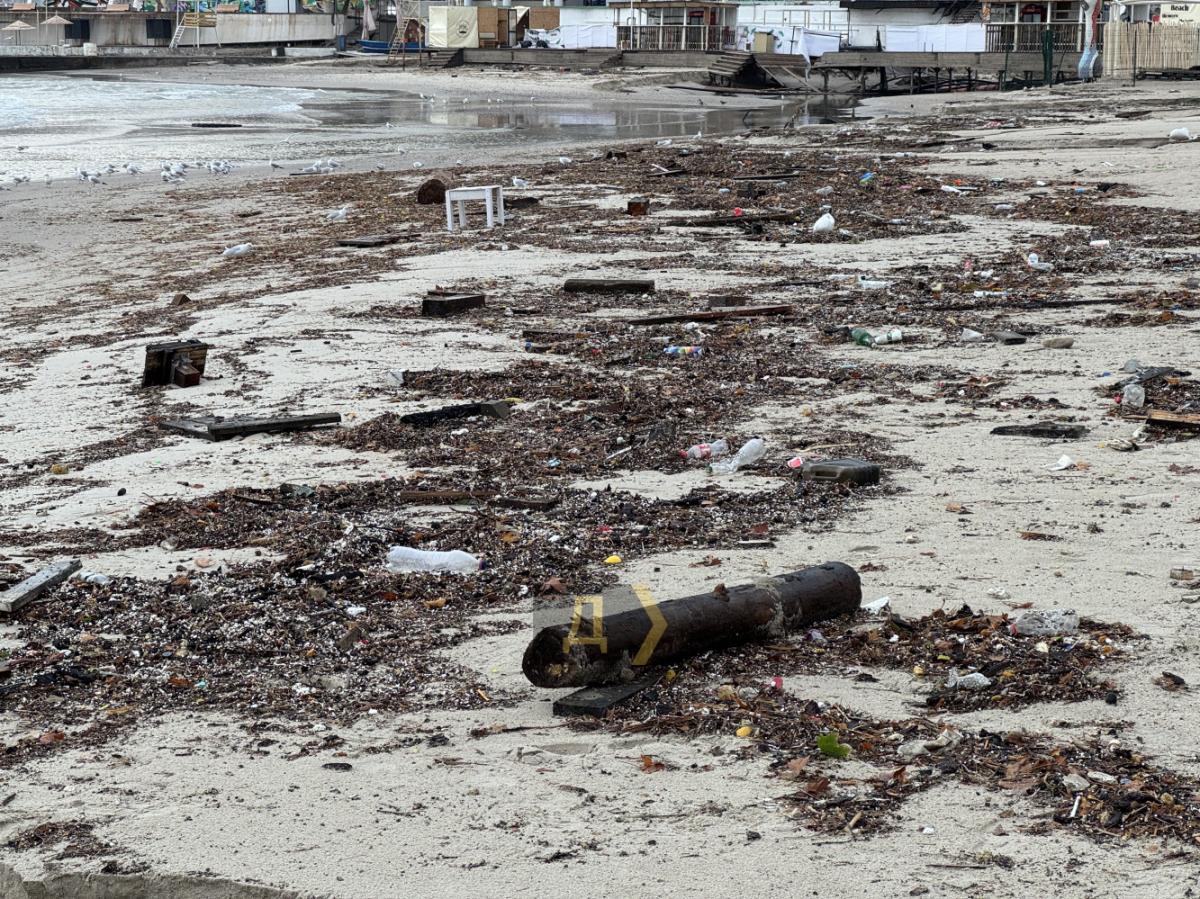 Одеса приходить до тями після удару стихії Одеса приходить до тями після удару стихії