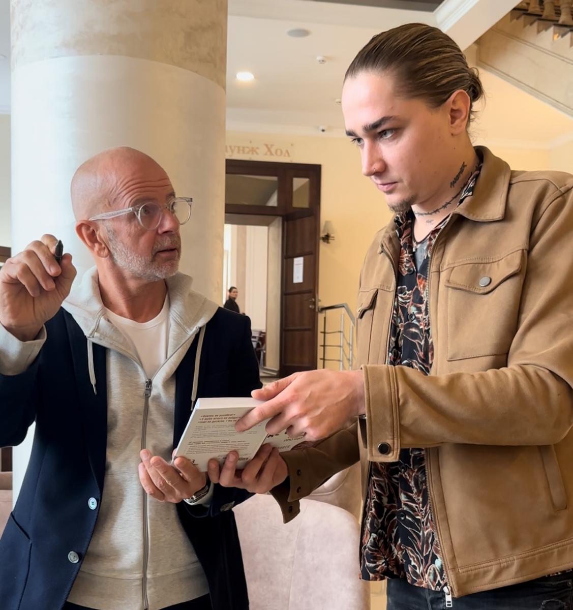 Anothers на зустрічі з Джимом Ловлесом