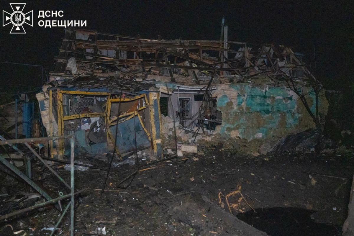 Спасатели оперативно ликвидировали возгорание в Одессе после ударов российских оккупантов Спасатели оперативно ликвидировали возгорание в Одессе после ударов российских оккупантов
