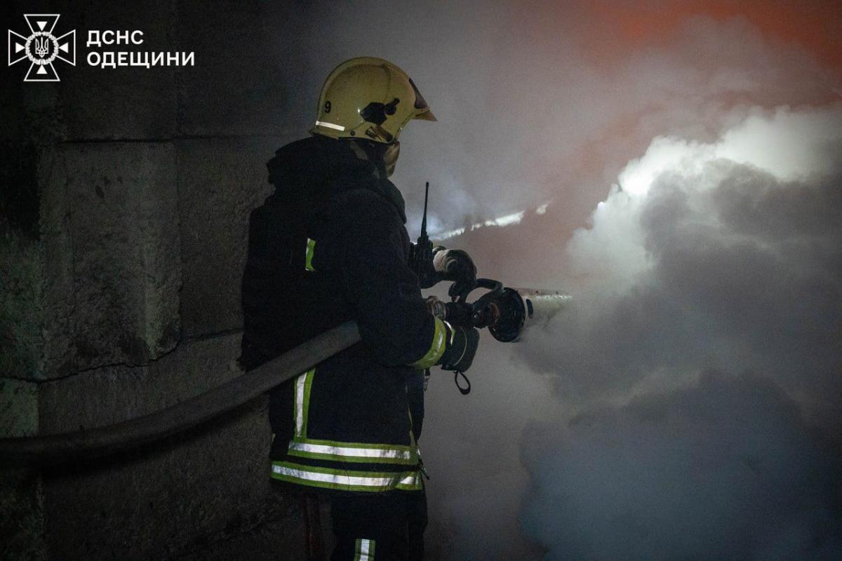 Спасатели оперативно ликвидировали возгорание в Одессе после ударов российских оккупантов Спасатели оперативно ликвидировали возгорание в Одессе после ударов российских оккупантов