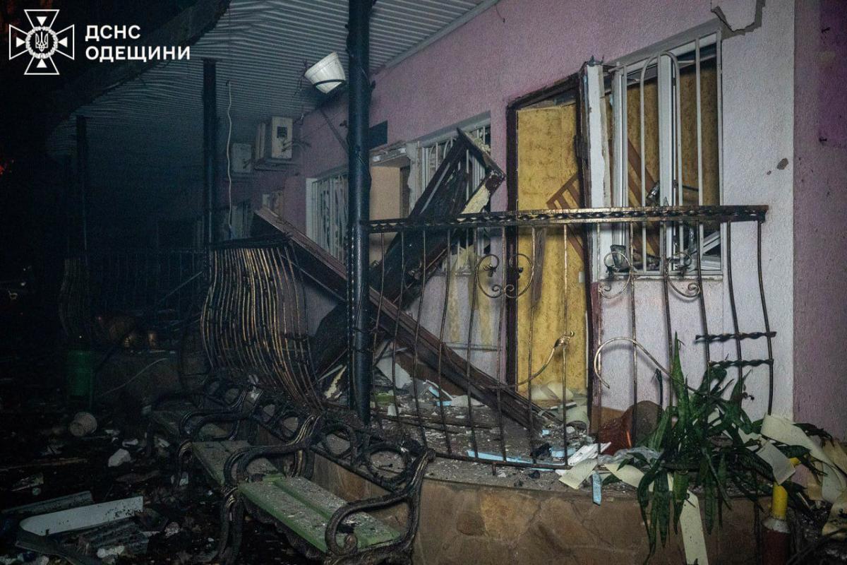 Спасатели оперативно ликвидировали возгорание в Одессе после ударов российских оккупантов Спасатели оперативно ликвидировали возгорание в Одессе после ударов российских оккупантов