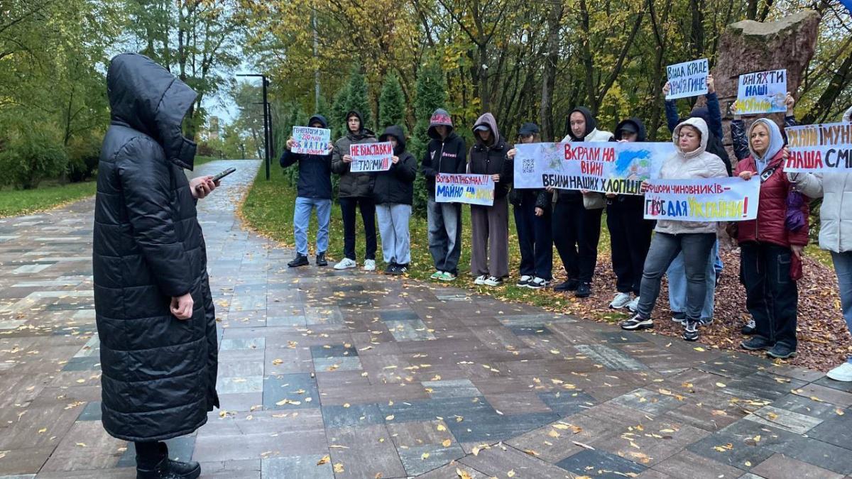 У Києві пройшла акція проти корупції на війні У Києві пройшла акція проти корупції на війні
