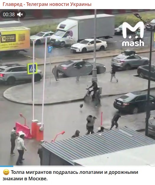 У Москві мігранти влаштували масову бійку з лопатами та камінням - деталі У Москві мігранти влаштували масову бійку з лопатами та камінням - деталі