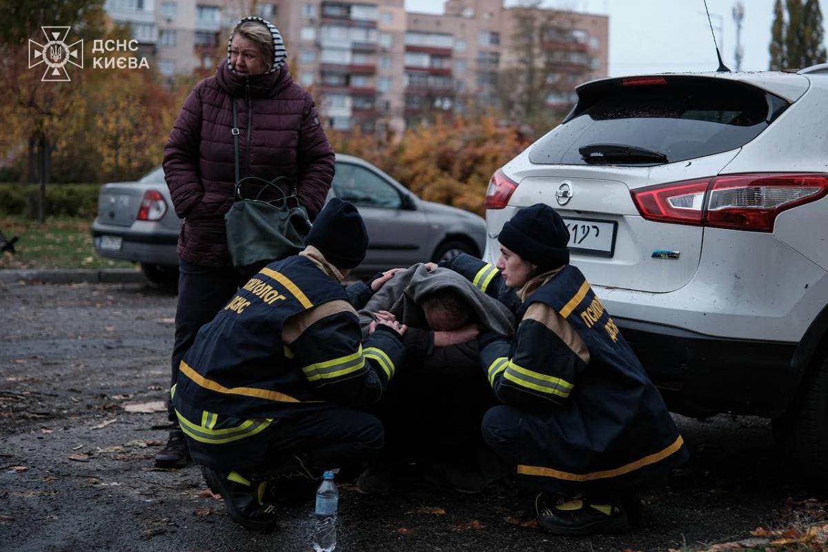 Війська Путіна дронами атакували Київ: влучили в житлові будинки, є загиблі - деталі Війська Путіна дронами атакували Київ: влучили в житлові будинки, є загиблі - деталі