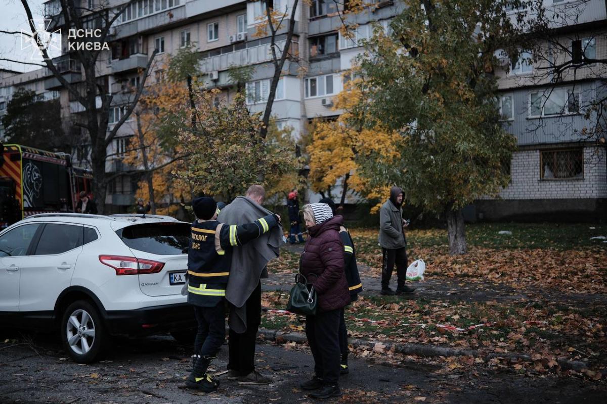 Війська Путіна дронами атакували Київ: влучили в житлові будинки, є загиблі - деталі Війська Путіна дронами атакували Київ: влучили в житлові будинки, є загиблі - деталі