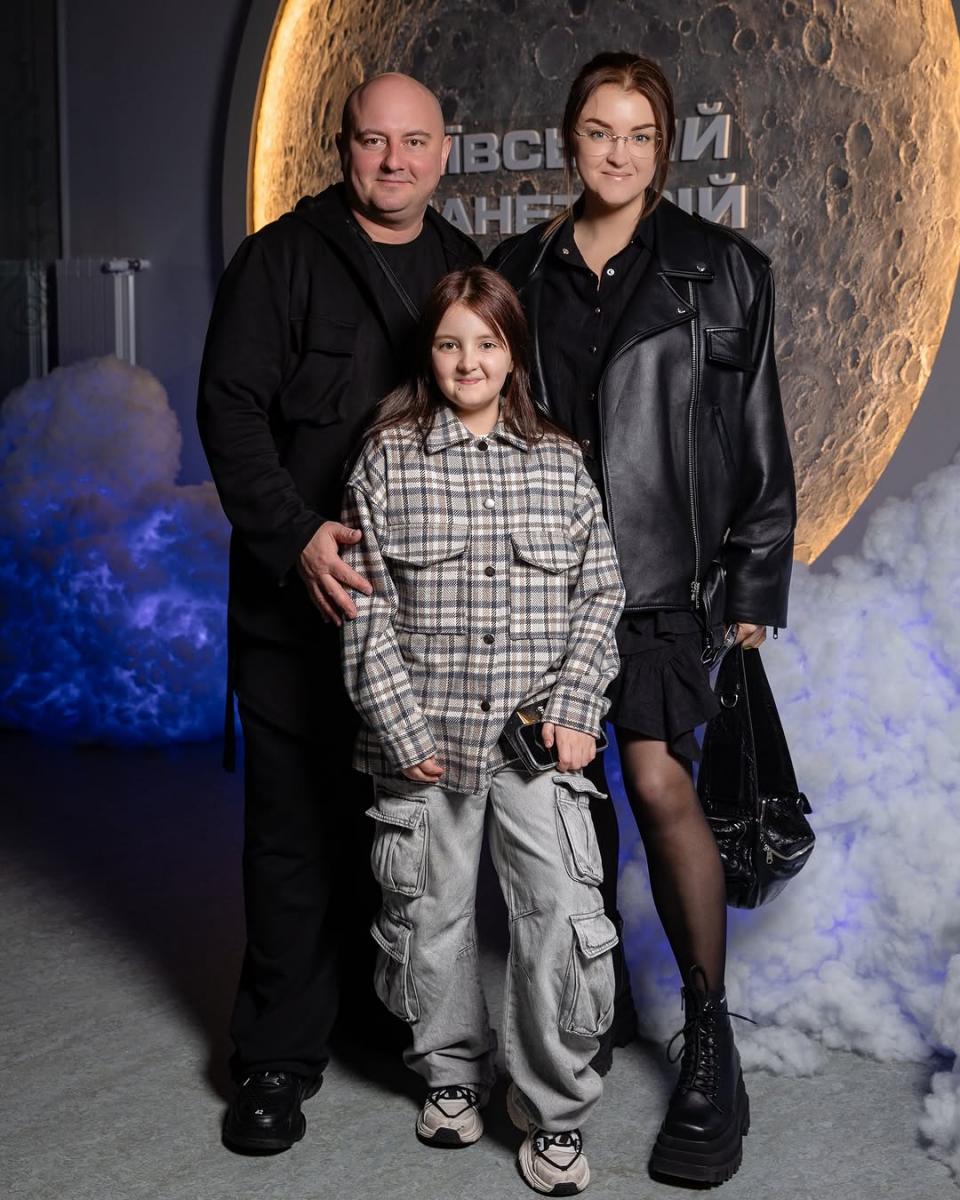 Юрий Ткач с женой и дочерью