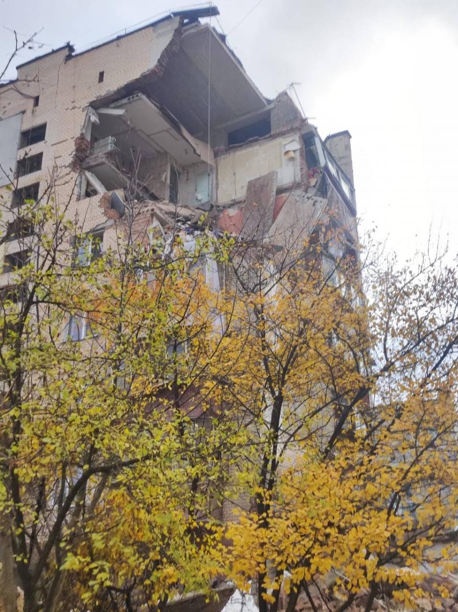 Знесло щонайменше три поверхи: у Хмельницькому прогримів дуже сильний вибух Знесло щонайменше три поверхи: у Хмельницькому прогримів дуже сильний вибух