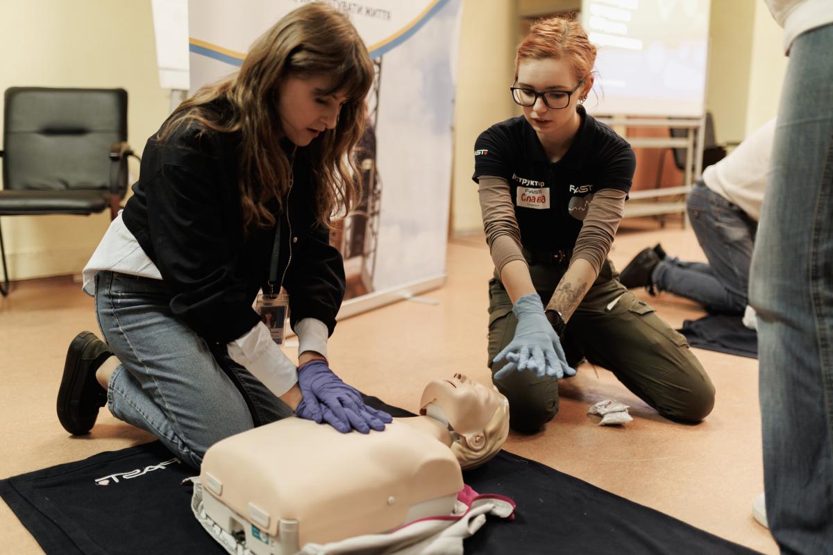 Фонд Андрія Матюхи продовжує підтримувати навчання українських енергетиків домедичній допомозі: черговий тренінг пройшов у Києві