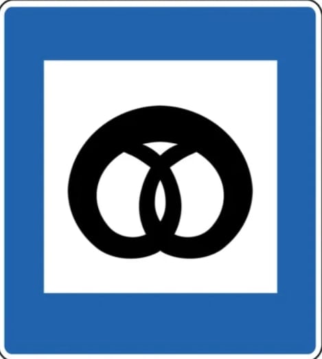 Водії ламають голову: знайдено цікавий дорожній знак з 'кренделем' Водії ламають голову: знайдено цікавий дорожній знак з 'кренделем'