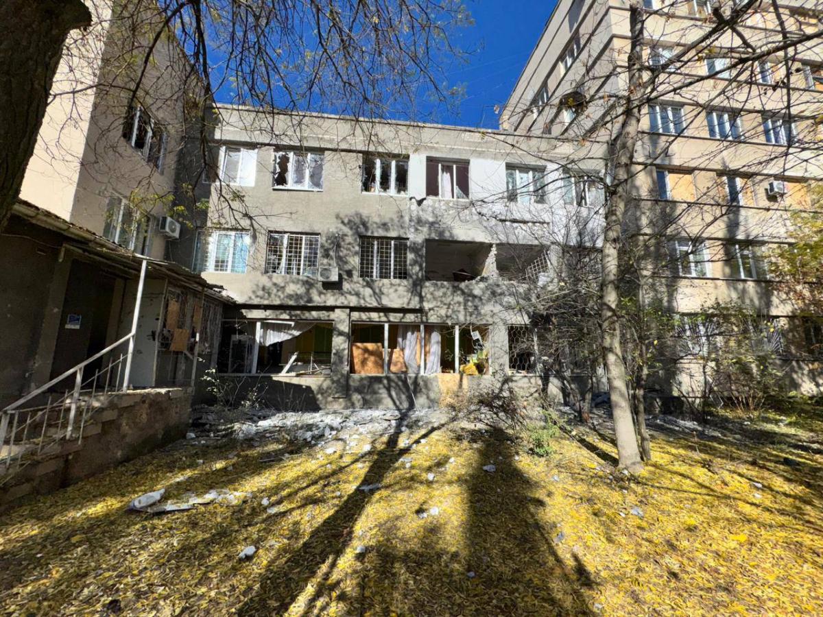 Наслідки удару РФ по дитячій лікарні в Херсоні 29 жовтня Наслідки удару РФ по дитячій лікарні в Херсоні 29 жовтня