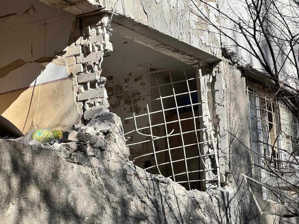 Наслідки удару РФ по дитячій лікарні в Херсоні 29 жовтня Наслідки удару РФ по дитячій лікарні в Херсоні 29 жовтня