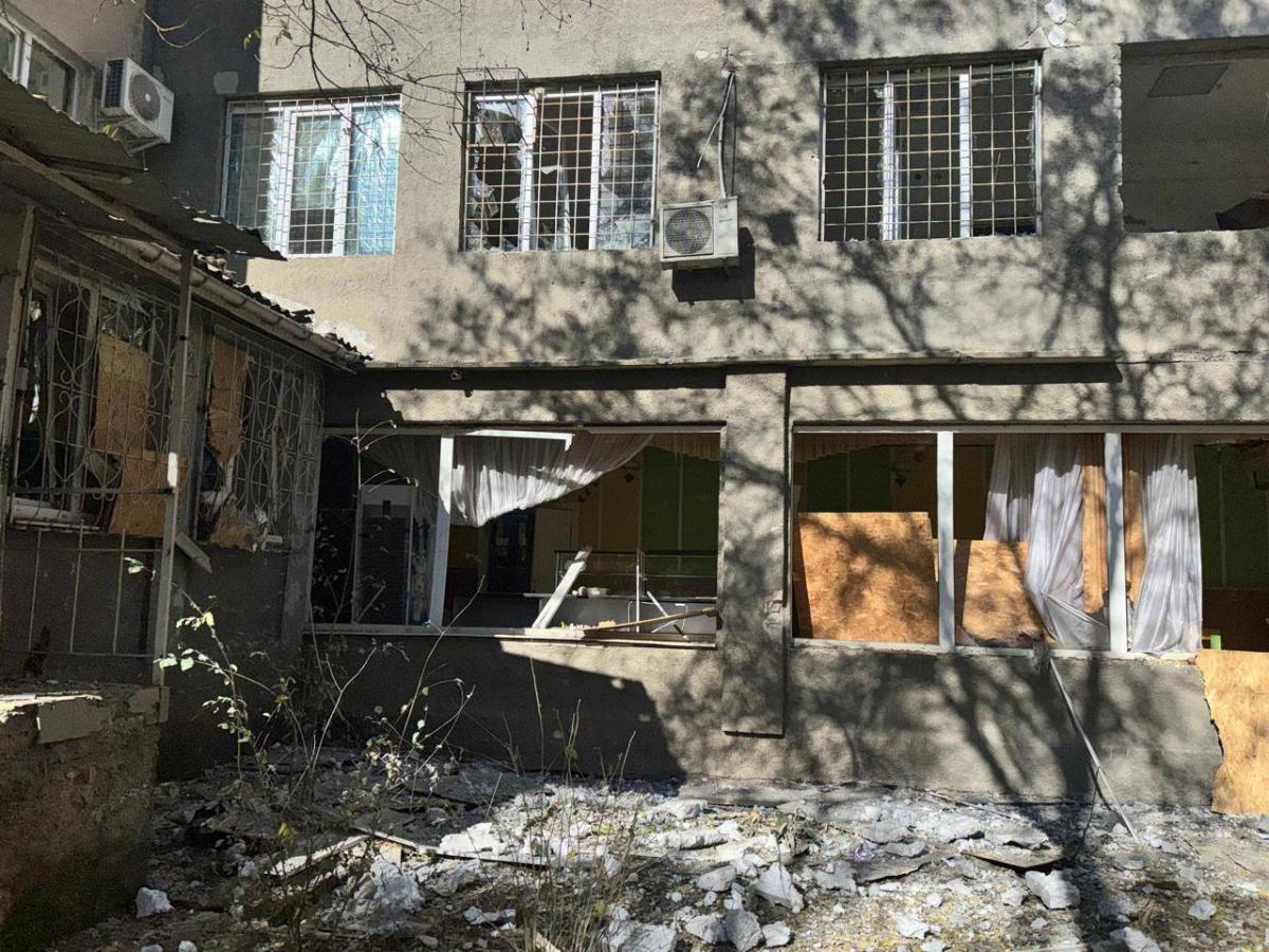 Наслідки удару РФ по дитячій лікарні в Херсоні 29 жовтня Наслідки удару РФ по дитячій лікарні в Херсоні 29 жовтня