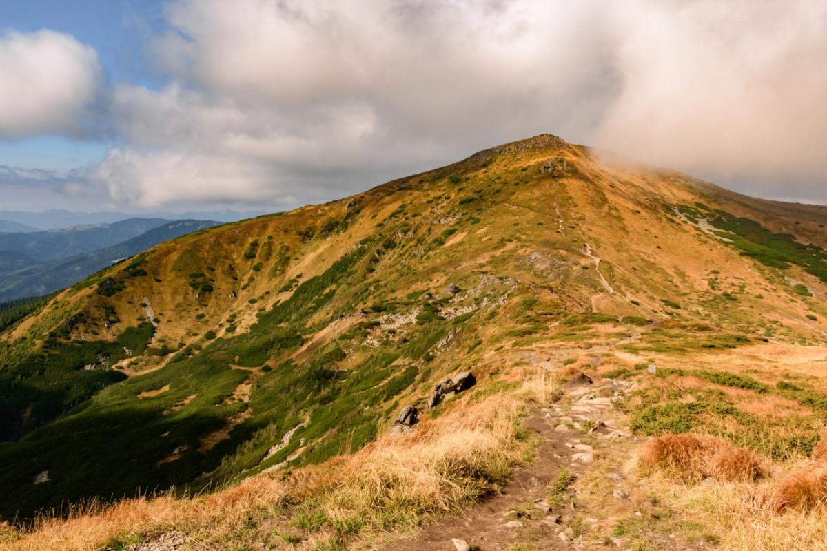 Осінній похід: що взяти з собою і як одягнутися, щоб не замерзнути і не промокнути Осінній похід: що взяти з собою і як одягнутися, щоб не замерзнути і не промокнути