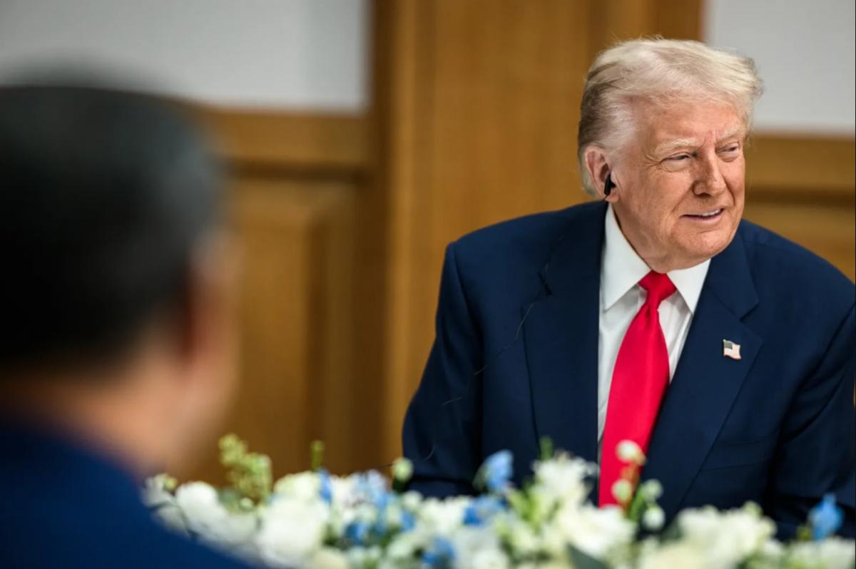 Трамп виявляє бажання завершити всі війни у світі перемогами США, навіть війни минулого, зазначив В'ятрович Трамп виявляє бажання завершити всі війни у світі перемогами США, навіть війни минулого, зазначив В'ятрович