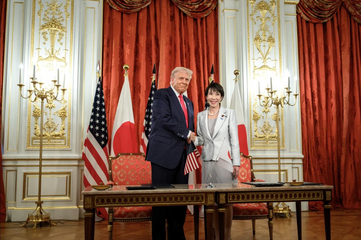 Дональд Трамп, Санае Такаїті