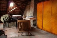 Дерев'яні меблі пожовкли: як за один день прибрати старомодний відтінок